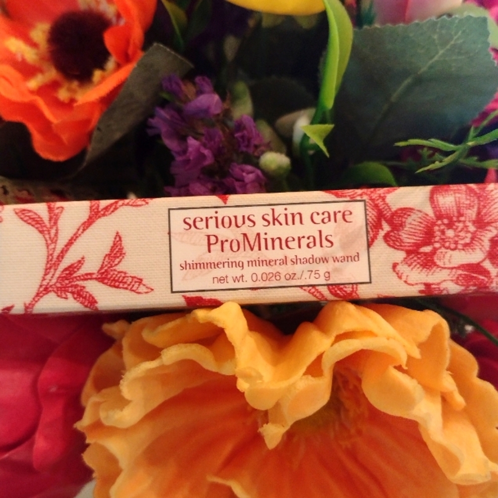 NIB ProMinerals Shimmering Eyeshadow Wand Golden